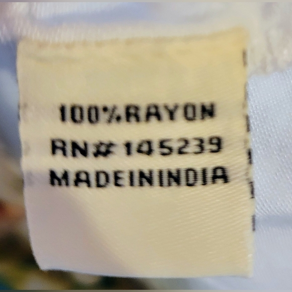 Sim & Sam Cropped White Button-Up Top - Picture 7 of 7